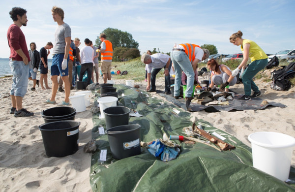 Aktion beim Coastal Cleanup Day 2016 in Kiel